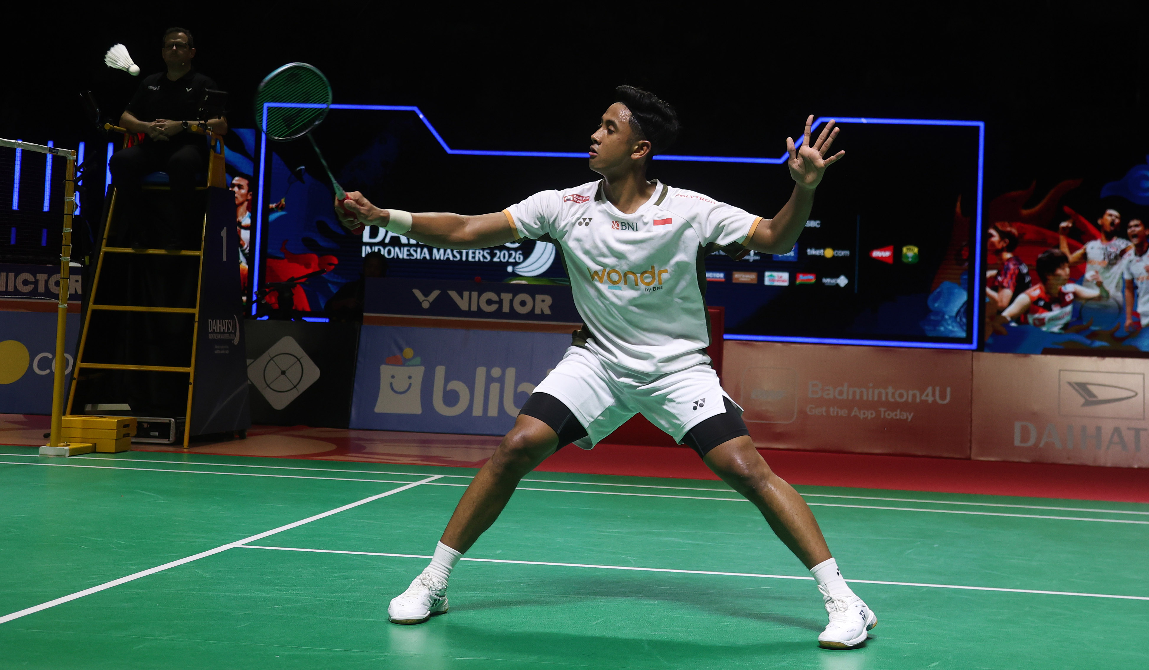Pebulu tangkis tunggal putra Indonesia Alwi Farhan, saat babak semifinal Daihatsu Indonesia Masters 2026. (Agus Priatna/SinPo.id)