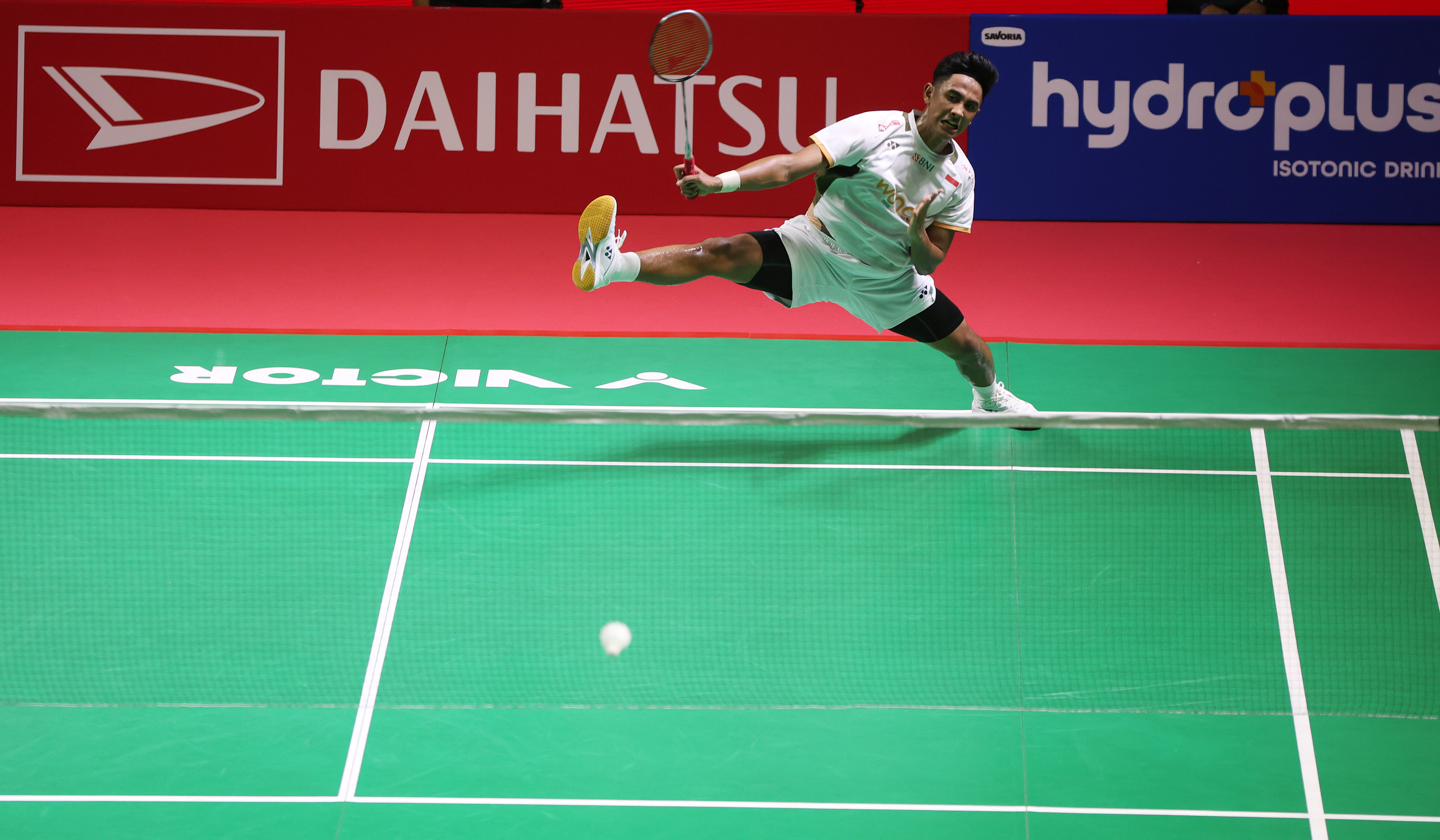 Pebulu tangkis tunggal putra Indonesia Alwi Farhan, saat babak semifinal Daihatsu Indonesia Masters 2026. (Agus Priatna/SinPo.id)