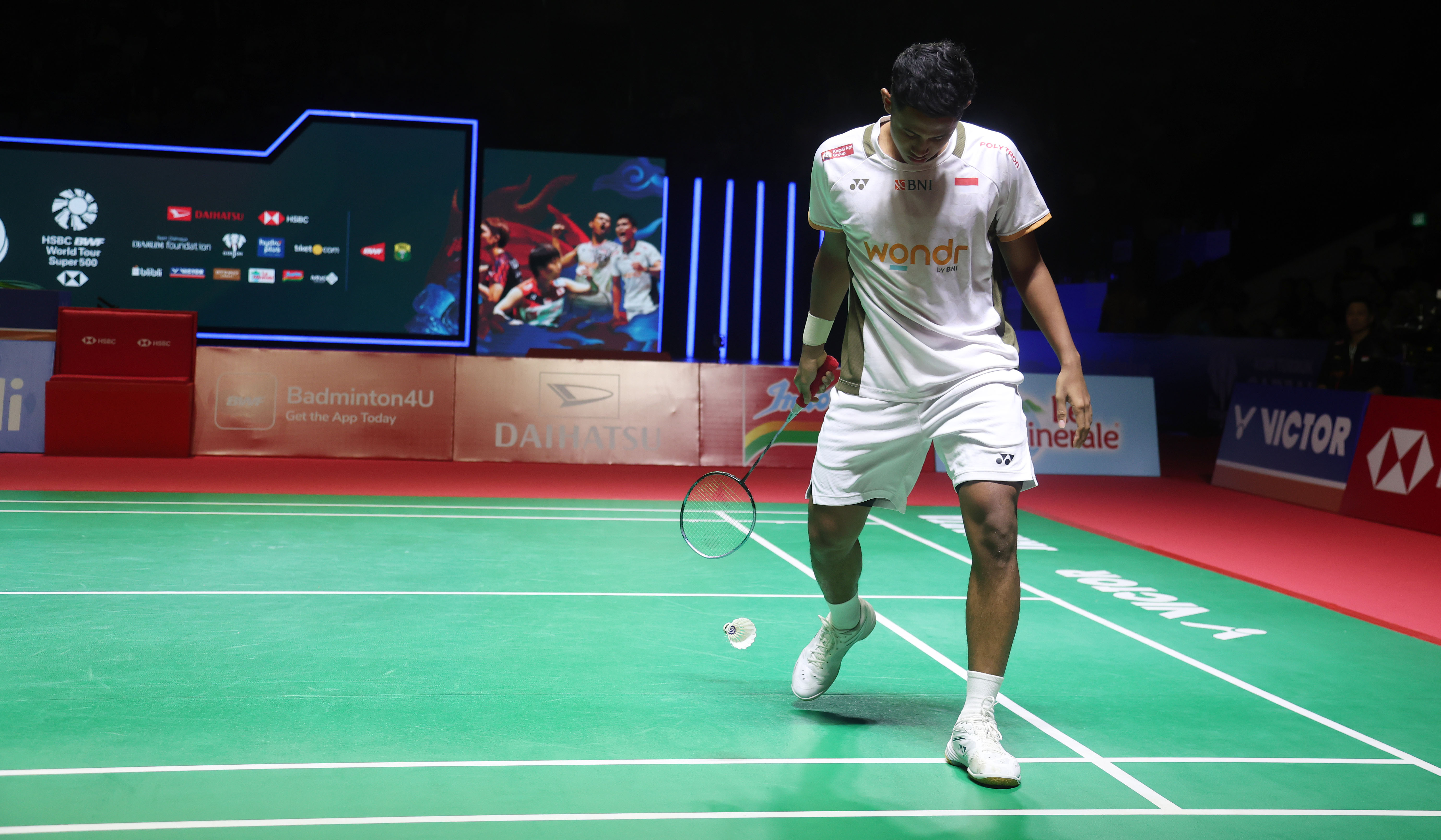 Pebulu tangkis tunggal putra Indonesia Alwi Farhan, saat babak semifinal Daihatsu Indonesia Masters 2026. (Agus Priatna/SinPo.id)