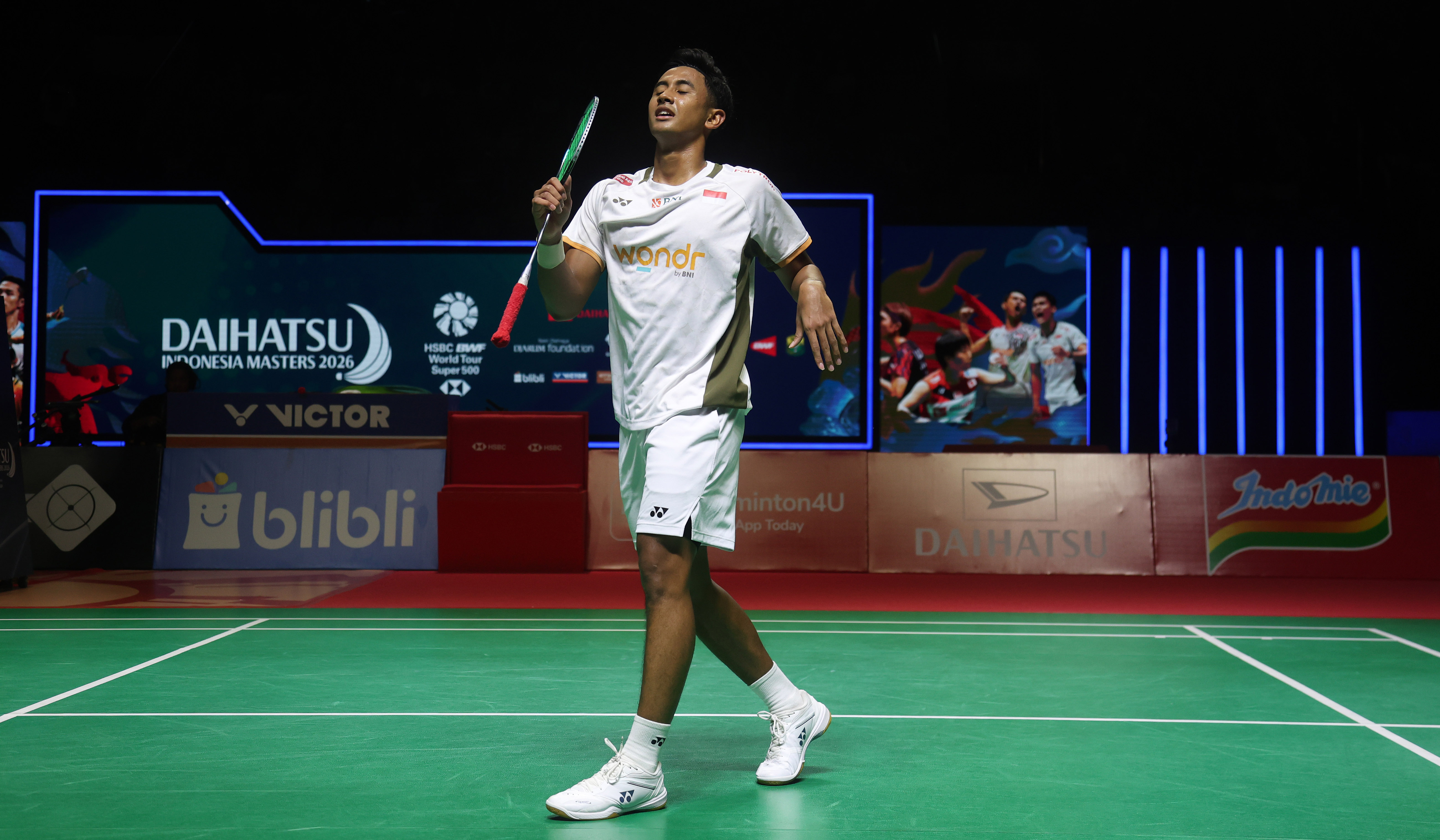Pebulu tangkis tunggal putra Indonesia Alwi Farhan, saat babak semifinal Daihatsu Indonesia Masters 2026. (Agus Priatna/SinPo.id)