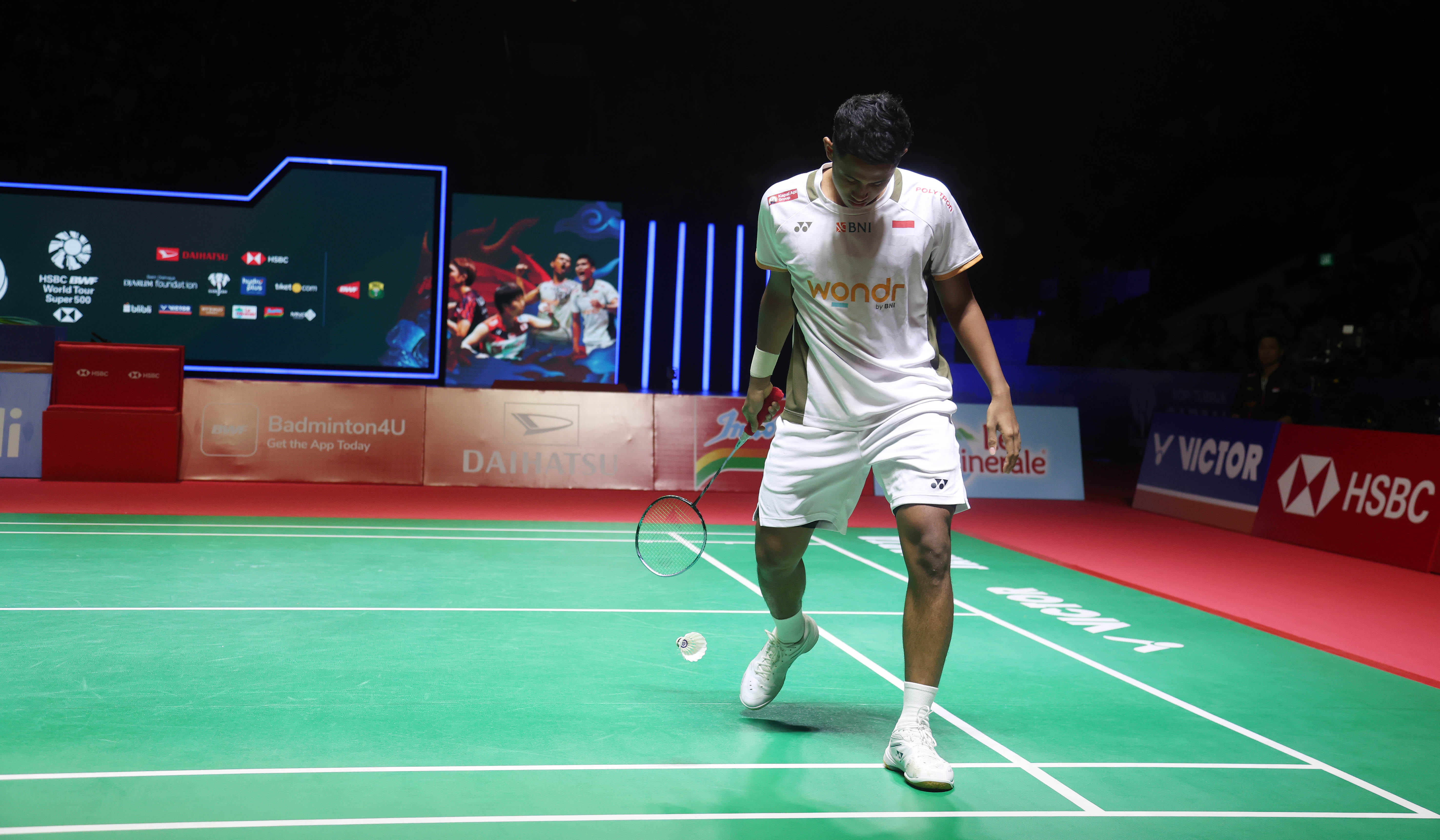 Pebulu tangkis tunggal putra Indonesia Alwi Farhan, saat babak semifinal Daihatsu Indonesia Masters 2026. (Agus Priatna/SinPo.id)