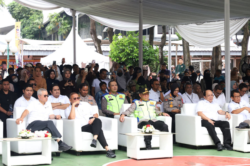 Wakil Ketua Komisi VI DPR Fraksi Gerindra Andre Rosiade melepas 100 bus pemudik Pulang Basamo 2026 (Ashar/SinPo.id)