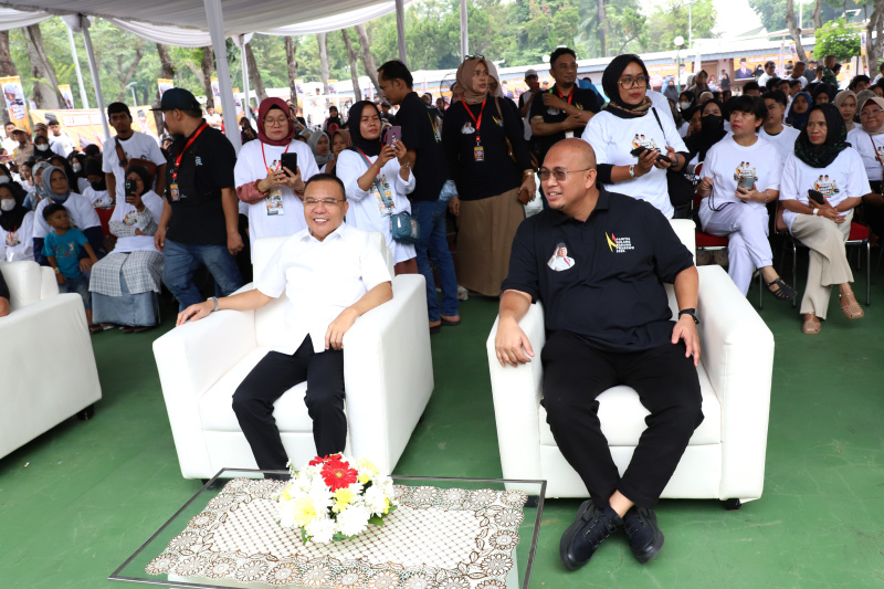 Anggota DPR Fraksi Gerindra Andre Rosiade menggelar mudik gratis dengan tema"Pulang Basamo 2024" dengan rute tujuan Sumatera Barat dan memberangkatkan para pemudik dengan 50 bus ( Ashar/SinPo.id)
