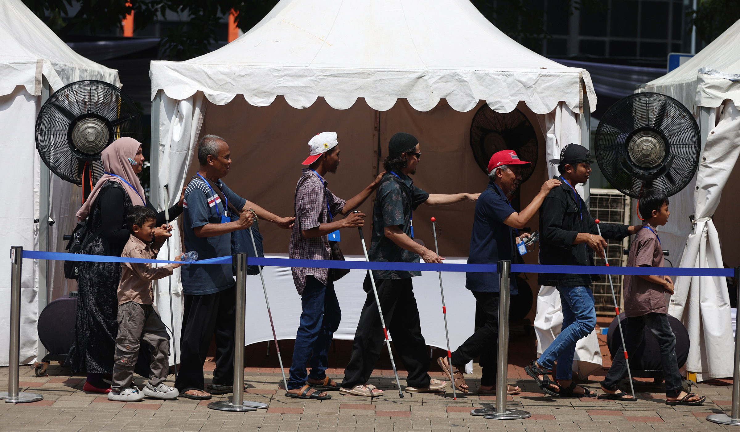Antrian warga hadiri open house Istana Negara. (Agus Priatna/SinPo.id)