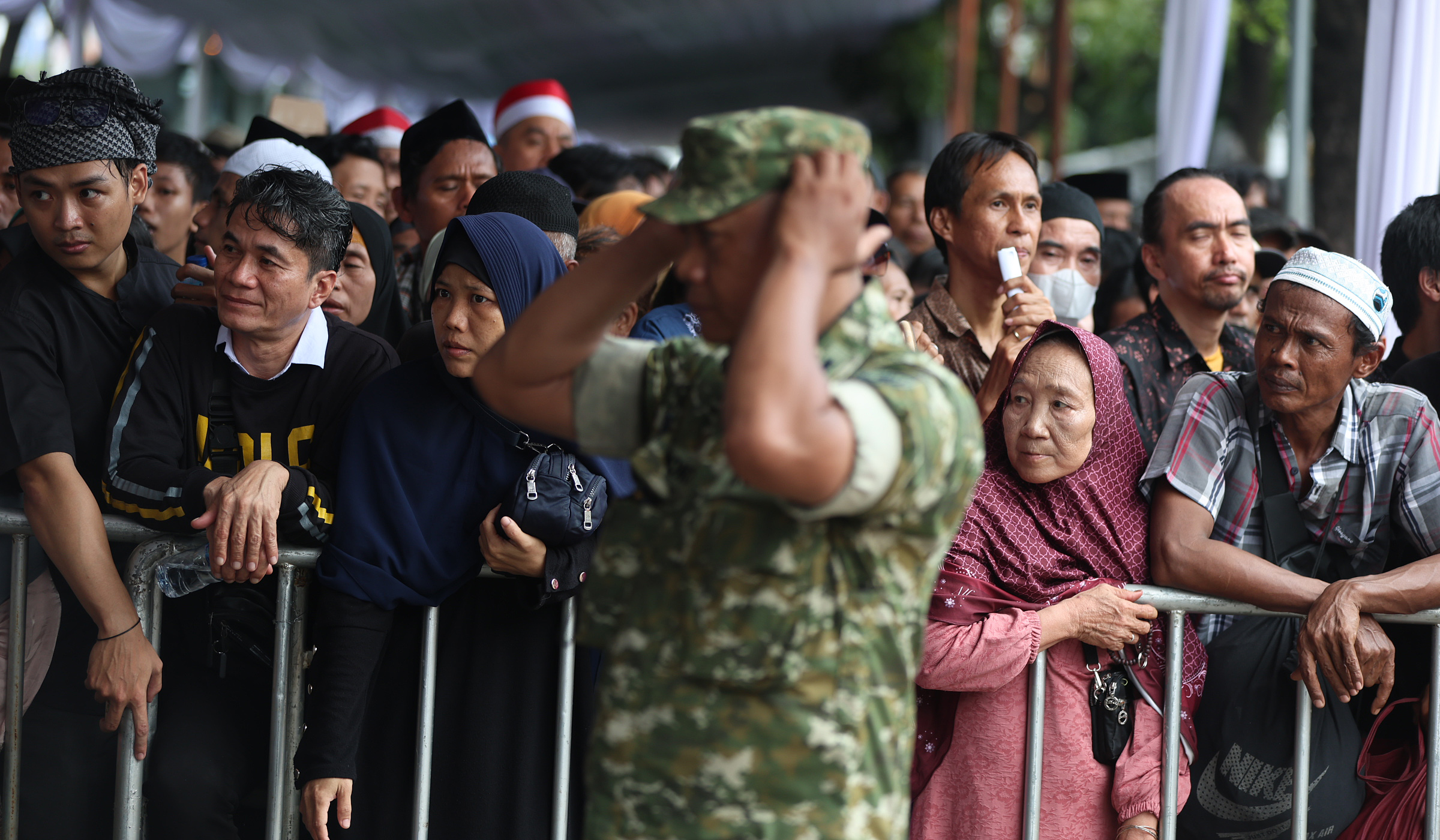 Antrian warga hadiri open house Istana Negara. (Agus Priatna/SinPo.id)