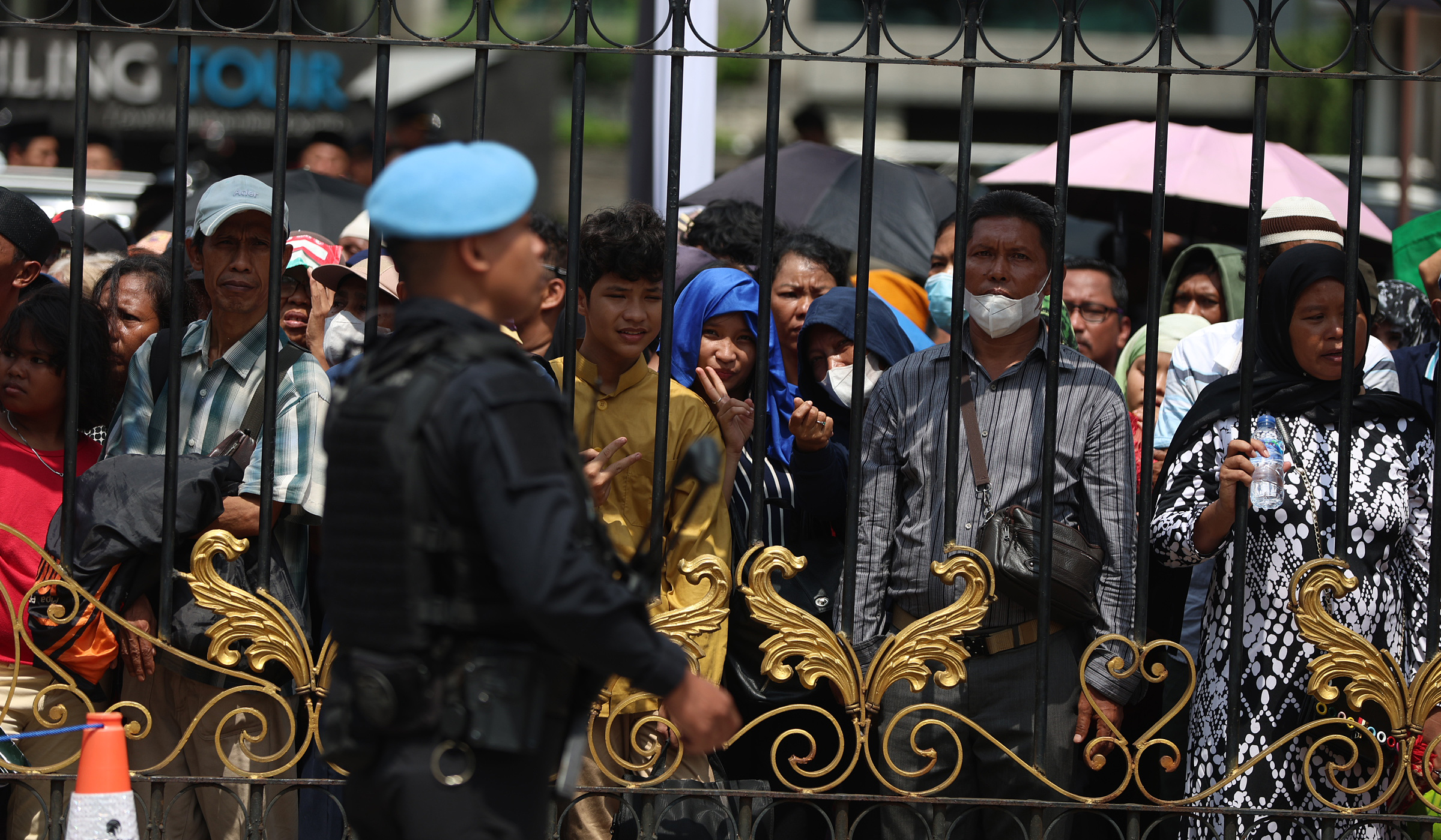Antrian warga hadiri open house Istana Negara. (Agus Priatna/SinPo.id)
