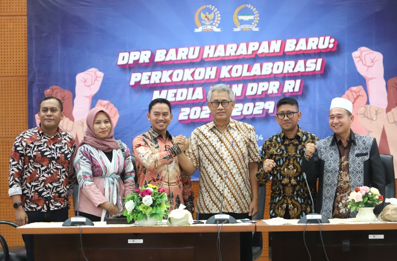 Ariawan sah terpilih kembali menjabat Ketua Koordinatoriat Wartawan Parlemen (KWP) periode 2024-2026 (Ashar/SinPo.id)