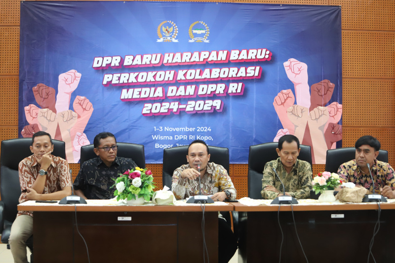 Ariawan sah terpilih kembali menjabat Ketua Koordinatoriat Wartawan Parlemen (KWP) periode 2024-2026 (Ashar/SinPo.id)