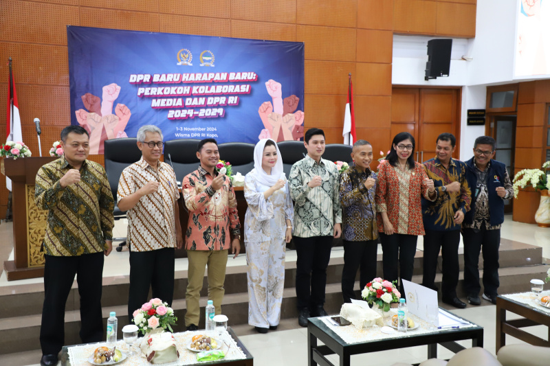 Ariawan sah terpilih kembali menjabat Ketua Koordinatoriat Wartawan Parlemen (KWP) periode 2024-2026 (Ashar/SinPo.id)