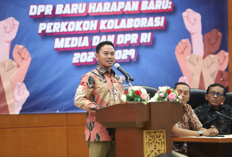 Ariawan sah terpilih kembali menjabat Ketua Koordinatoriat Wartawan Parlemen (KWP) periode 2024-2026 (Ashar/SinPo.id)