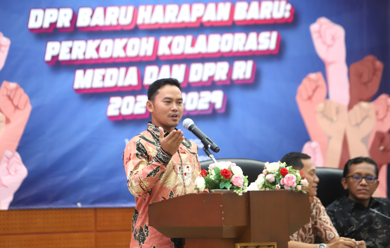 Ariawan sah terpilih kembali menjabat Ketua Koordinatoriat Wartawan Parlemen (KWP) periode 2024-2026 (Ashar/SinPo.id)