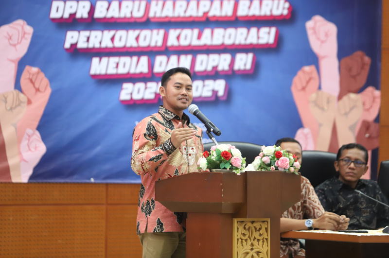 Ariawan sah terpilih kembali menjabat Ketua Koordinatoriat Wartawan Parlemen (KWP) periode 2024-2026 (Ashar/SinPo.id)