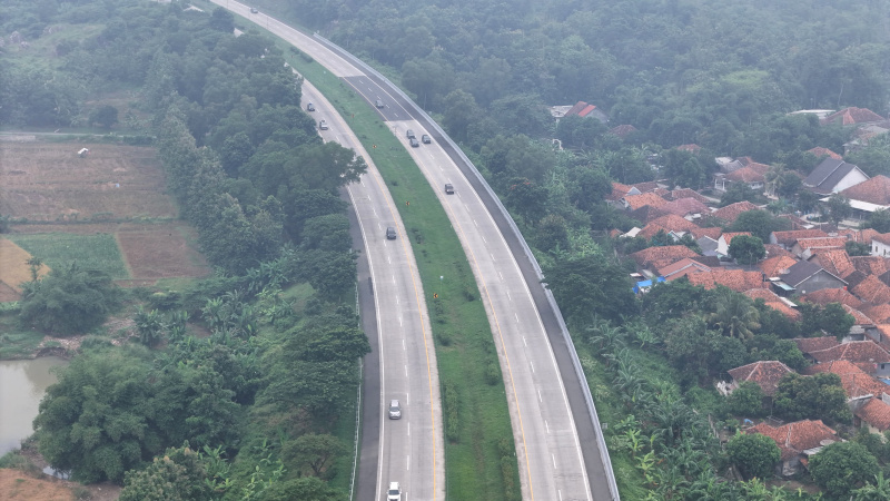 Terpantau arus balik lebaran Tol Cikopo-Palimanan-Cikampek mulai dipadati kendaraan pemudik yang akan menuju ke Jakarta (Ashar/SinPo.id)