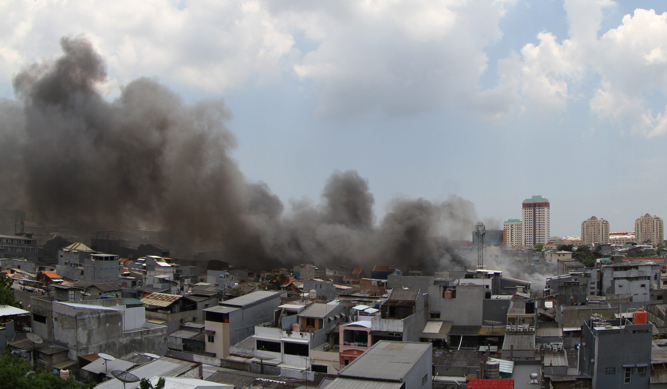 Kebakaran di Taman Sari, Jakarta Barat. (Agus Priatna/SinPo.id)