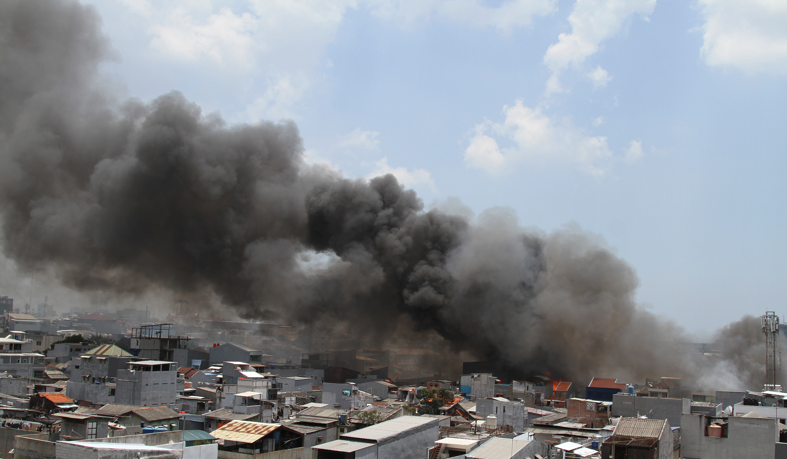 Kebakaran di Taman Sari, Jakarta Barat. (Agus Priatna/SinPo.id)