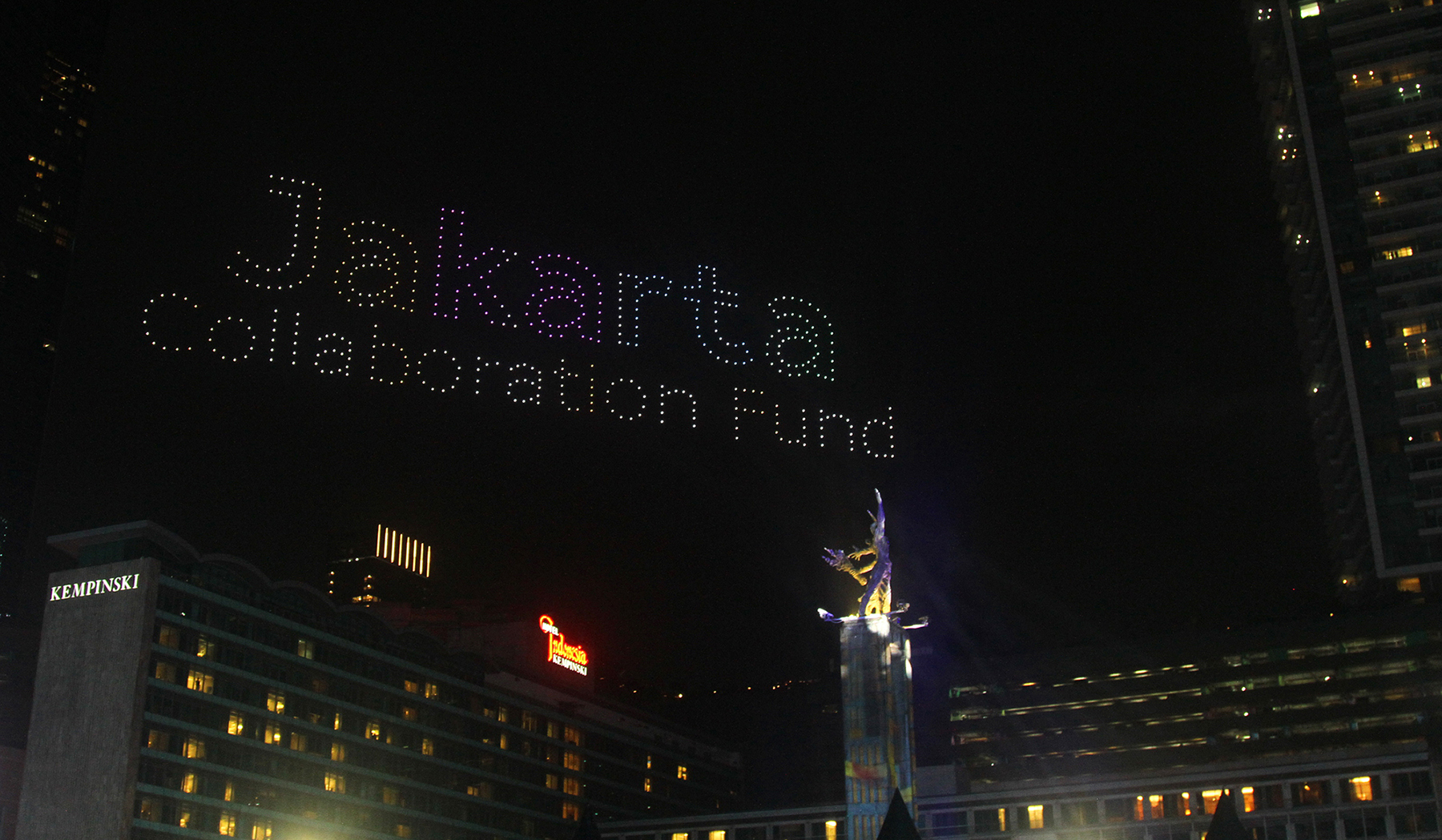 Atraksi drone di Bundaran HI. (Agus Priatna/SinPo.id)