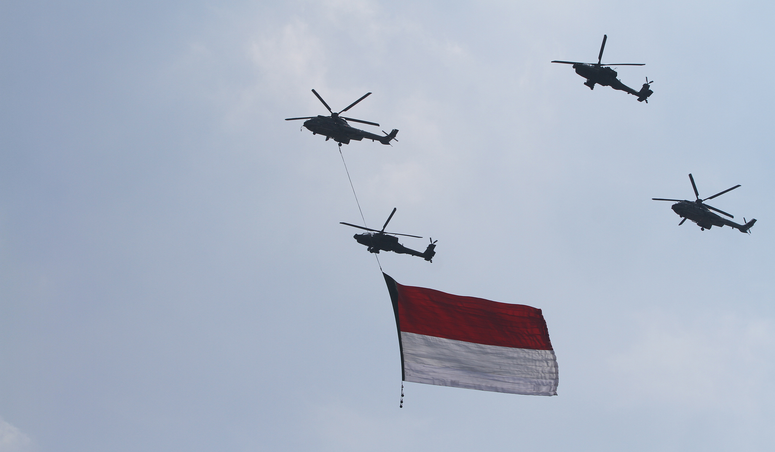 Atraksi pesawat meriahkan HUT ke 80 RI. (Agus Priatna/SinPo.id)