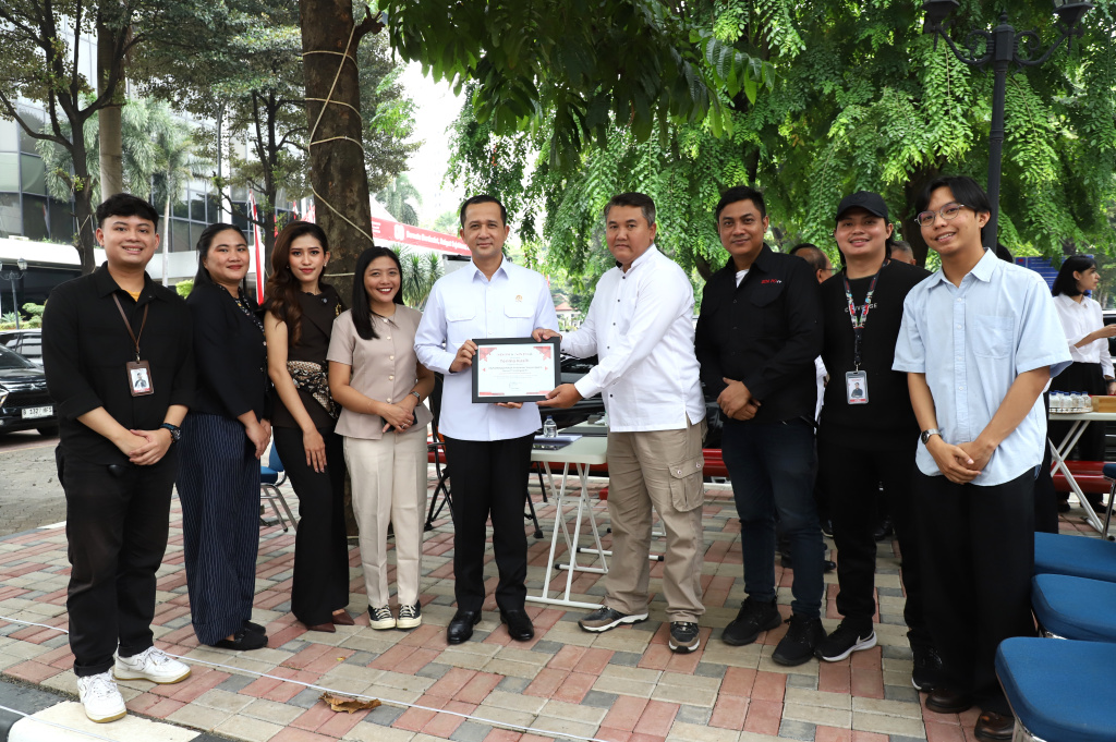 Jajaran redaksi Sinpo TV melakukan audiensi dengan Menteri Transmigrasi Iftitah Sulaiman Suryanagara (Ashar/SinPo.id)