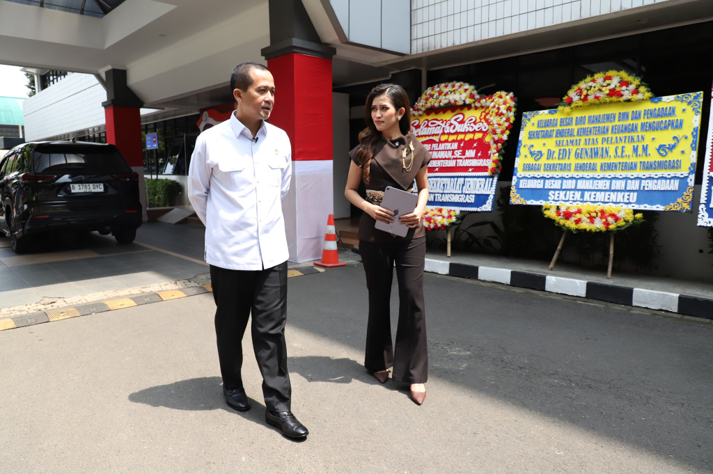 Jajaran redaksi Sinpo TV melakukan audiensi dengan Menteri Transmigrasi Iftitah Sulaiman Suryanagara (Ashar/SinPo.id)