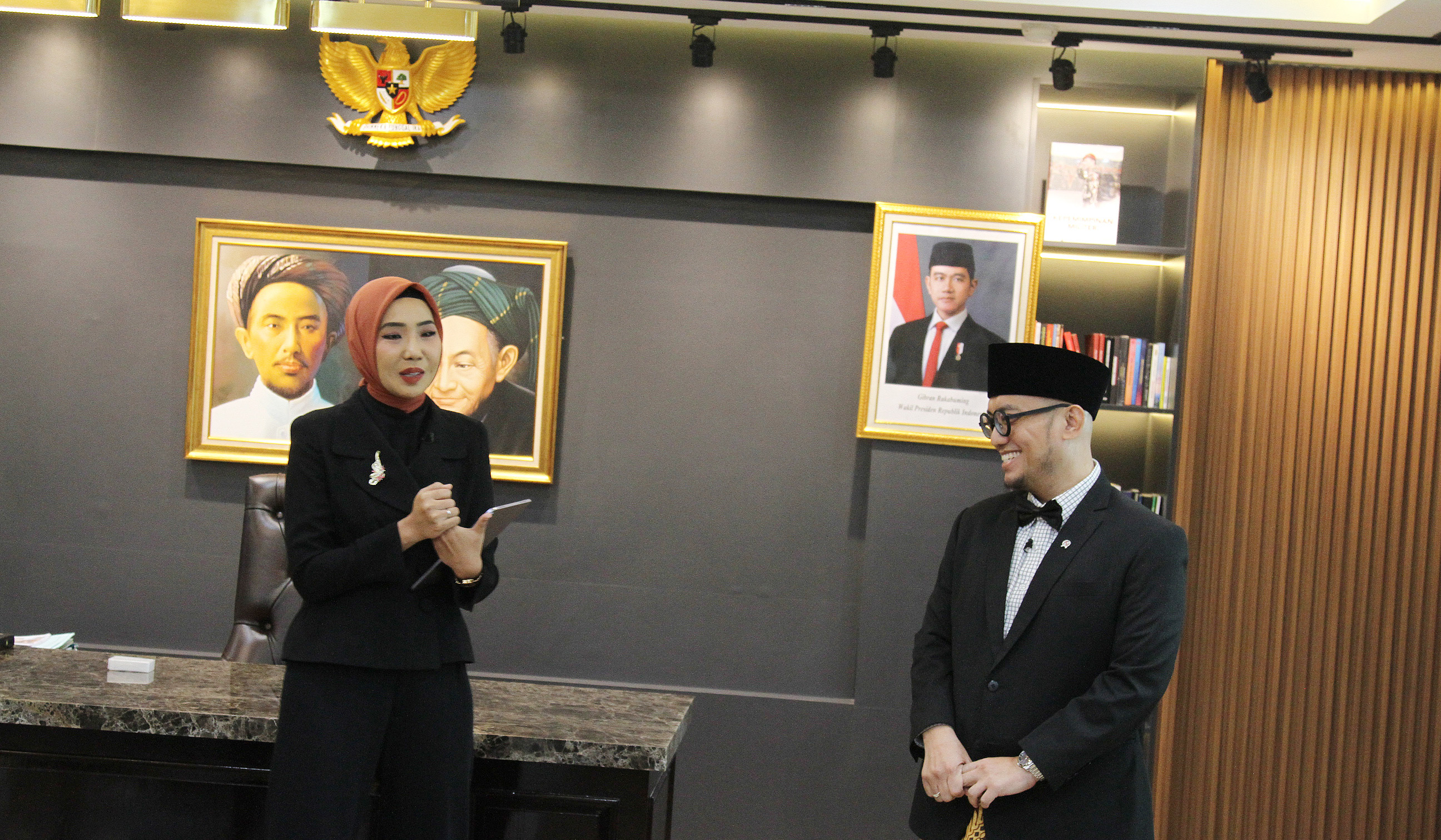 Wakil Menteri Haji dan Umrah RI Dahnil Anzar Simanjutak, saat menerima audiensi redaksi SinPo TV. (Agus Priatna/SinPo.id)