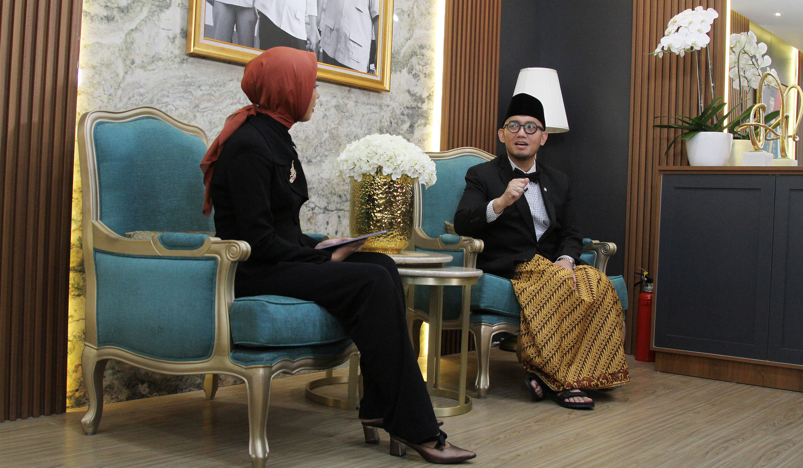 Wakil Menteri Haji dan Umrah RI Dahnil Anzar Simanjutak, saat menerima audiensi redaksi SinPo TV. (Agus Priatna/SinPo.id)