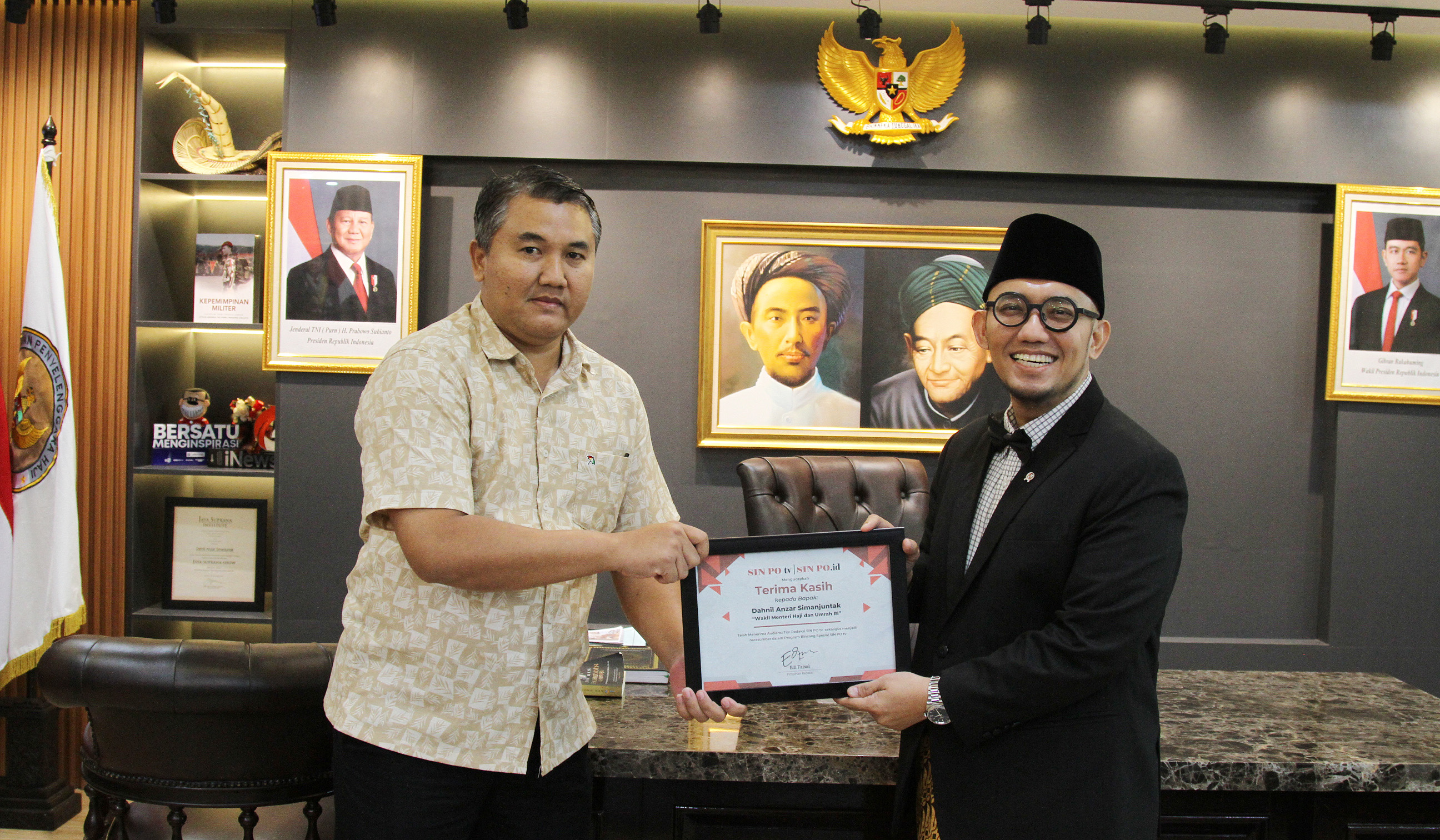 Wakil Menteri Haji dan Umrah RI Dahnil Anzar Simanjutak, saat menerima audiensi redaksi SinPo TV. (Agus Priatna/SinPo.id)