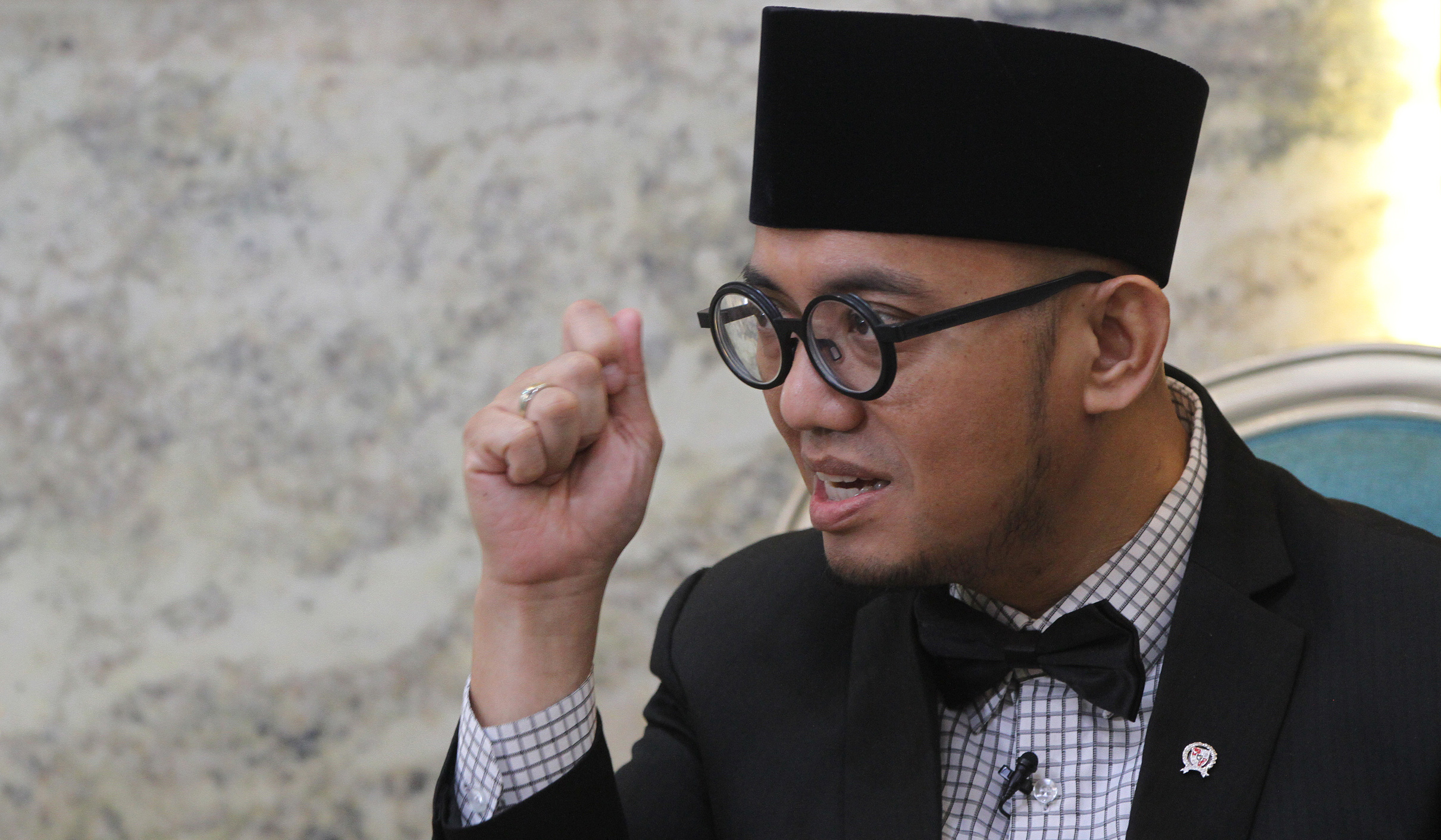 Wakil Menteri Haji dan Umrah RI Dahnil Anzar Simanjutak, saat menerima audiensi redaksi SinPo TV. (Agus Priatna/SinPo.id)