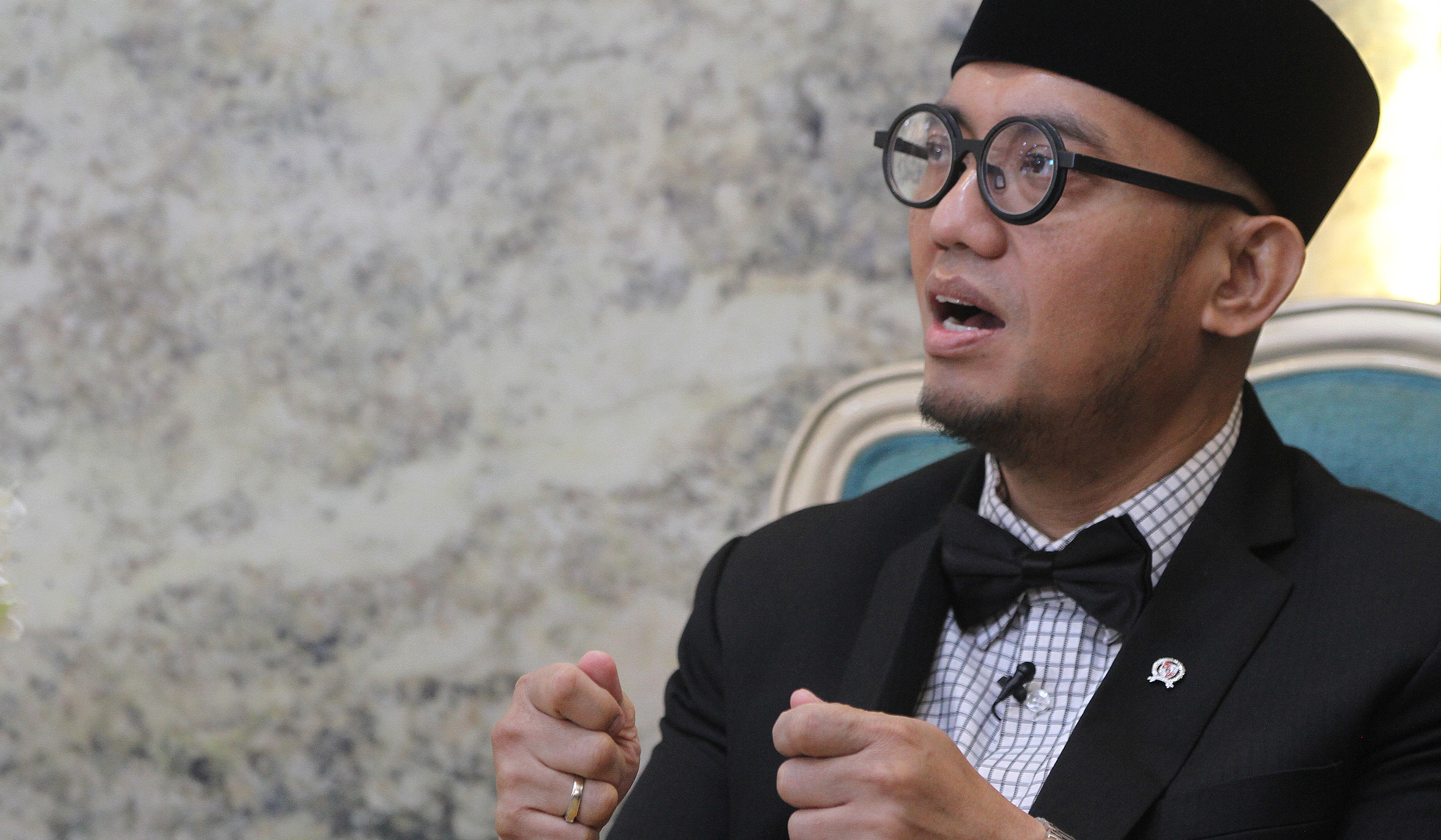 Wakil Menteri Haji dan Umrah RI Dahnil Anzar Simanjutak, saat menerima audiensi redaksi SinPo TV. (Agus Priatna/SinPo.id)