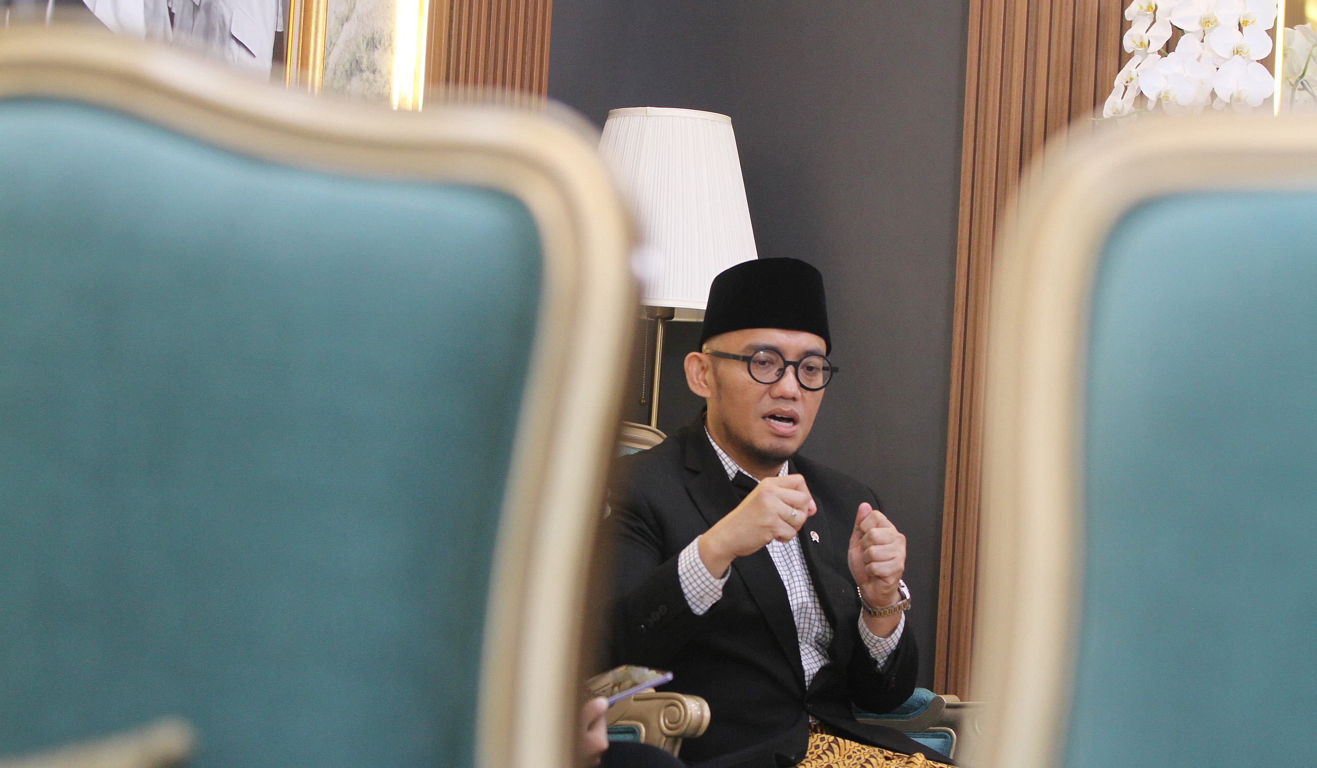 Wakil Menteri Haji dan Umrah RI Dahnil Anzar Simanjutak, saat menerima audiensi redaksi SinPo TV. (Agus Priatna/SinPo.id)