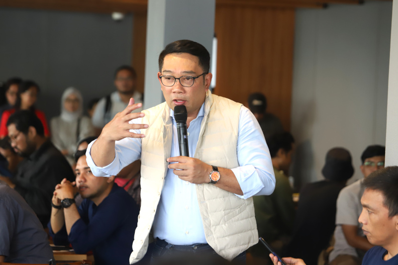 Bacagub DKI Jakarta Ridwan Kamil gelar sharing bersama awak media membahas teknis saat liputan (Ashar/SinPo.id)