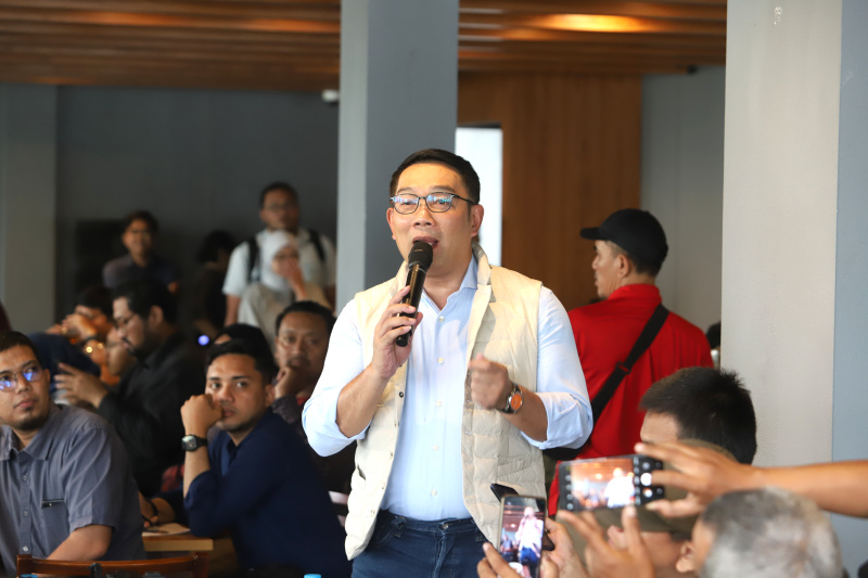 Bacagub DKI Jakarta Ridwan Kamil gelar sharing bersama awak media membahas teknis saat liputan (Ashar/SinPo.id)