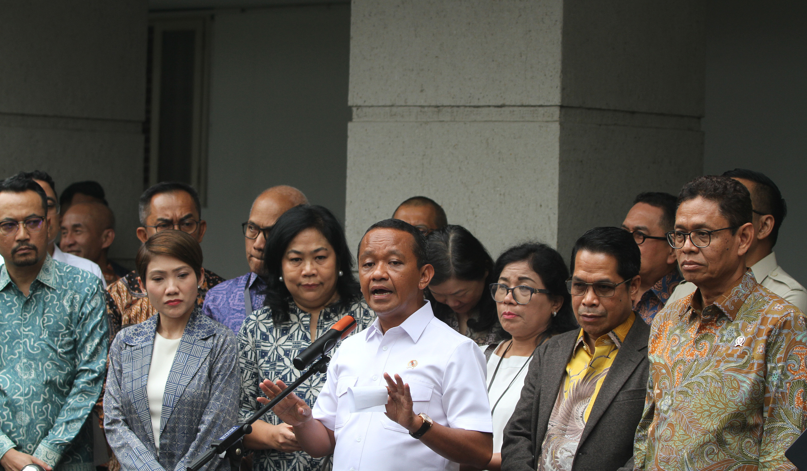 Menteri ESDM memberikan keterangan terkait kelangkaan bbm swasta. (Agus Priatna/SinPo.id)