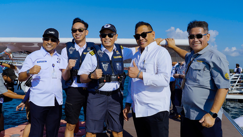 Badan Kebijakan Transportasi (Baketrans) Kementerian Perhubungan melakukan uji coba penerbangan seaplane di Pantai Mertasari Bali (Ashar/SinPo.id)