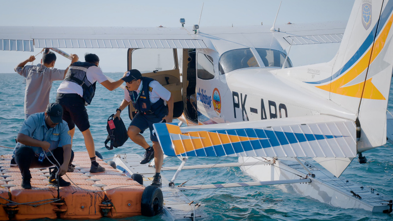 Badan Kebijakan Transportasi (Baketrans) Kementerian Perhubungan melakukan uji coba penerbangan seaplane di Pantai Mertasari Bali (Ashar/SinPo.id)