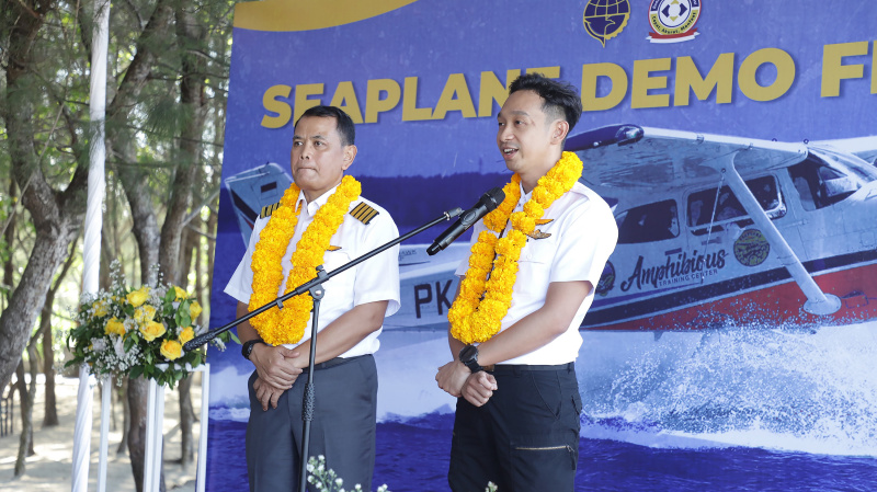 Badan Kebijakan Transportasi (Baketrans) Kementerian Perhubungan melakukan uji coba penerbangan seaplane di Pantai Mertasari Bali (Ashar/SinPo.id)