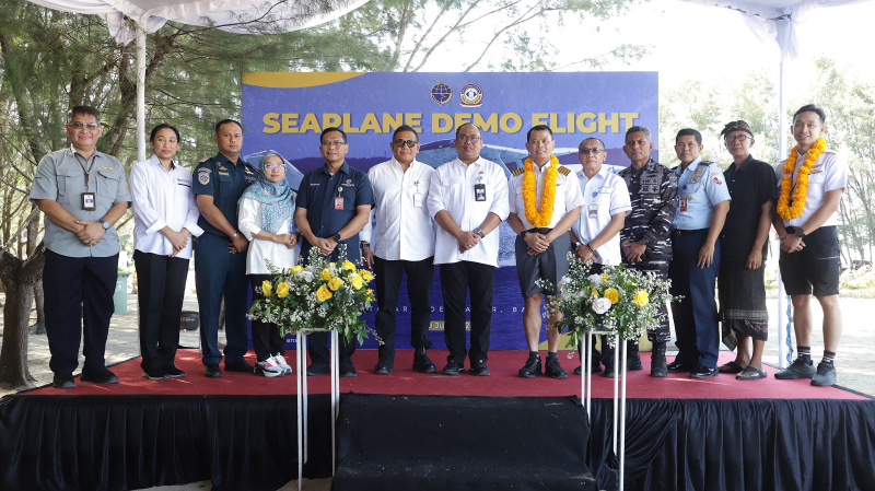 Badan Kebijakan Transportasi (Baketrans) Kementerian Perhubungan melakukan uji coba penerbangan seaplane di Pantai Mertasari Bali (Ashar/SinPo.id)