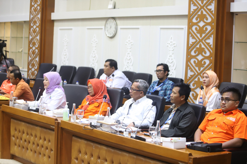 Ketua Baleg DPR Bob Hasan menggelar Pleno membahas penyusunan RUU tentang Perlindungan Pekerja Rumah Tangga (Ashar/SinPo.id)