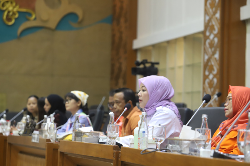 Ketua Baleg DPR Bob Hasan menggelar Pleno membahas penyusunan RUU tentang Perlindungan Pekerja Rumah Tangga (Ashar/SinPo.id)
