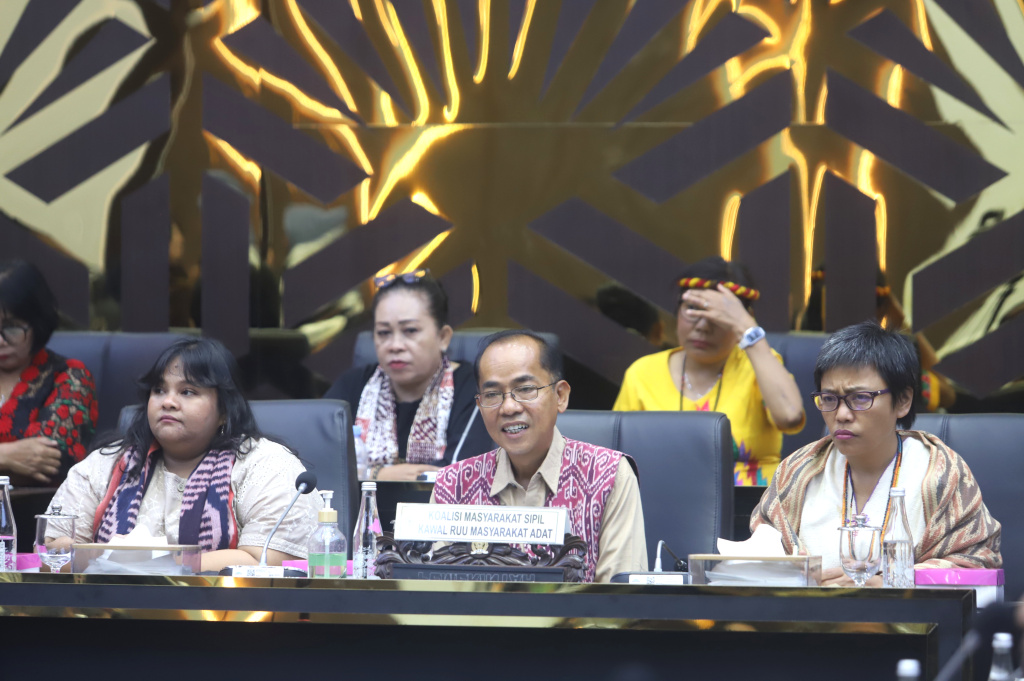 Baleg DPR menggelar RDPU Pleno dengan Koalisi Masyarakat Sipil mengawal Penyusunan RUU tentang Masyarakat Adat (Ashar/SinPo.id)