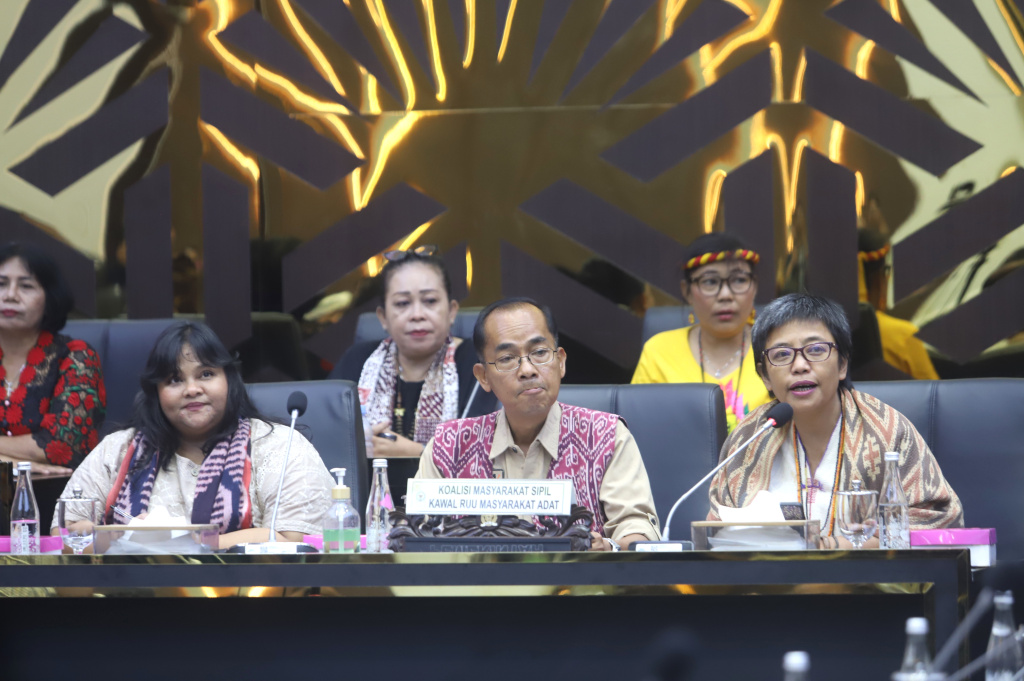 Baleg DPR menggelar RDPU Pleno dengan Koalisi Masyarakat Sipil mengawal Penyusunan RUU tentang Masyarakat Adat (Ashar/SinPo.id)