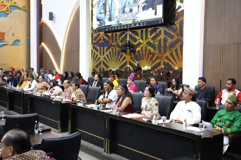 Baleg DPR menggelar RDPU Pleno dengan Koalisi Masyarakat Sipil mengawal Penyusunan RUU tentang Masyarakat Adat (Ashar/SinPo.id)