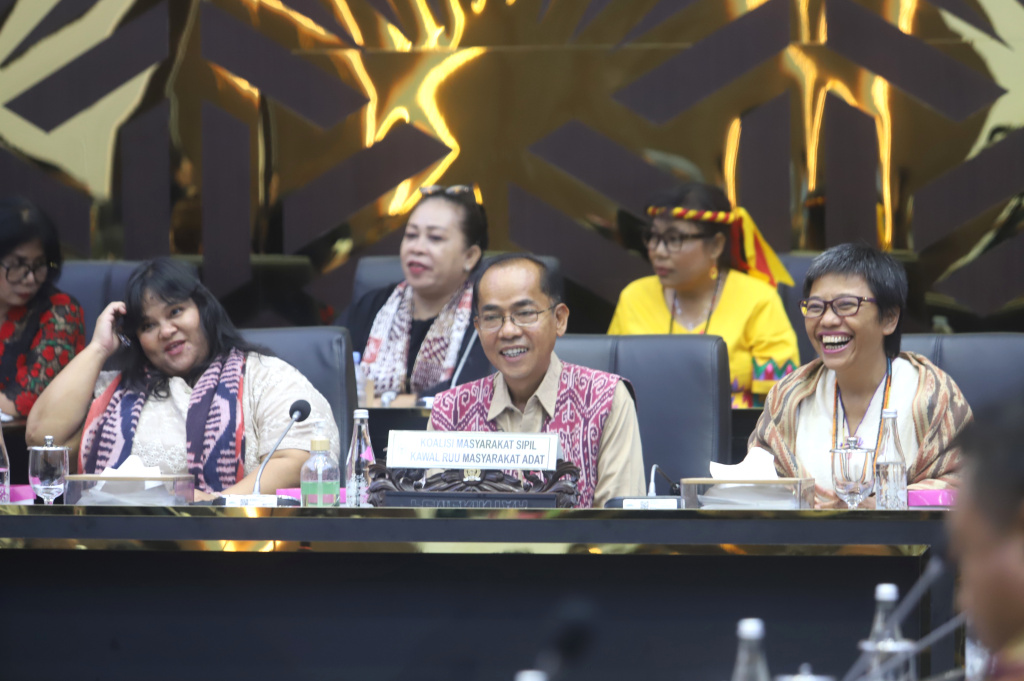 Baleg DPR menggelar RDPU Pleno dengan Koalisi Masyarakat Sipil mengawal Penyusunan RUU tentang Masyarakat Adat (Ashar/SinPo.id)