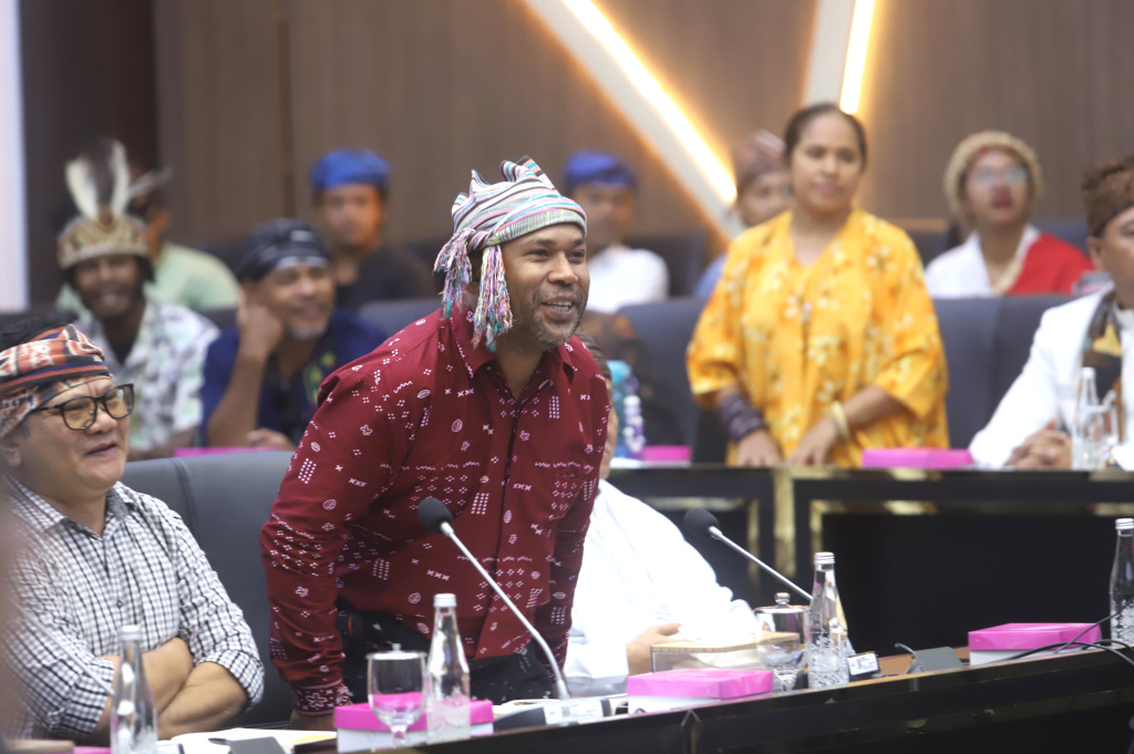 Baleg DPR menggelar RDPU Pleno dengan Koalisi Masyarakat Sipil mengawal Penyusunan RUU tentang Masyarakat Adat (Ashar/SinPo.id)