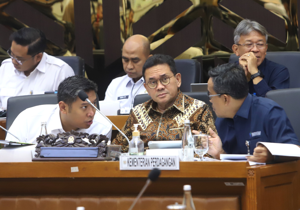 Baleg DPR gelar rapat kerja dengan Mendag dan Wamentan bahas Penyusunan RUU tentang Komoditas Strategis (Ashar/SinPo.id)