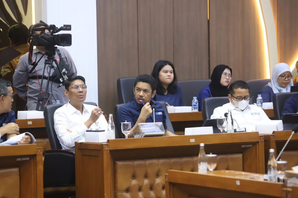 Baleg DPR gelar rapat kerja dengan Mendag dan Wamentan bahas Penyusunan RUU tentang Komoditas Strategis (Ashar/SinPo.id)