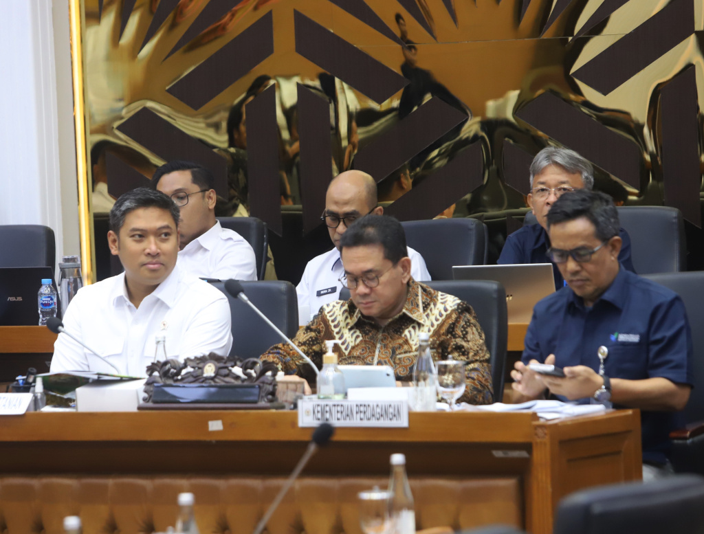 Baleg DPR gelar rapat kerja dengan Mendag dan Wamentan bahas Penyusunan RUU tentang Komoditas Strategis (Ashar/SinPo.id)