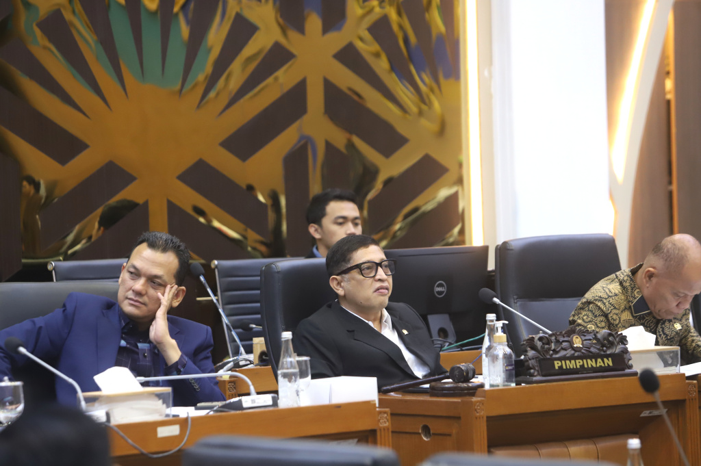 Baleg DPR gelar rapat kerja dengan Mendag dan Wamentan bahas Penyusunan RUU tentang Komoditas Strategis (Ashar/SinPo.id)