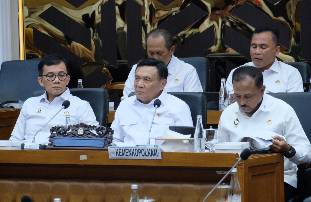 Baleg DPR menggelar raker dengan Menkopolkam dan Wamendag membahas Revisi RUU Pemerintahan Aceh (Ashar/SinPo.id)