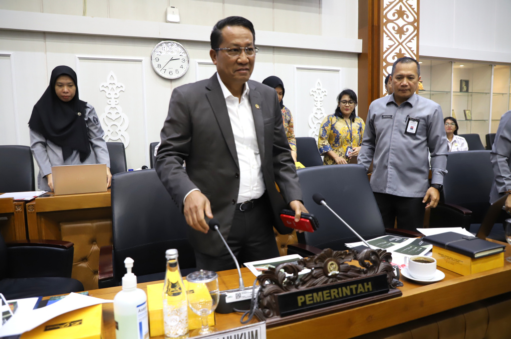 Baleg DPR dan Menteri Hukum Supratman Andi Agtas gelar rapat membahas RUU Perampasan Aset (Ashar/SinPo.id)