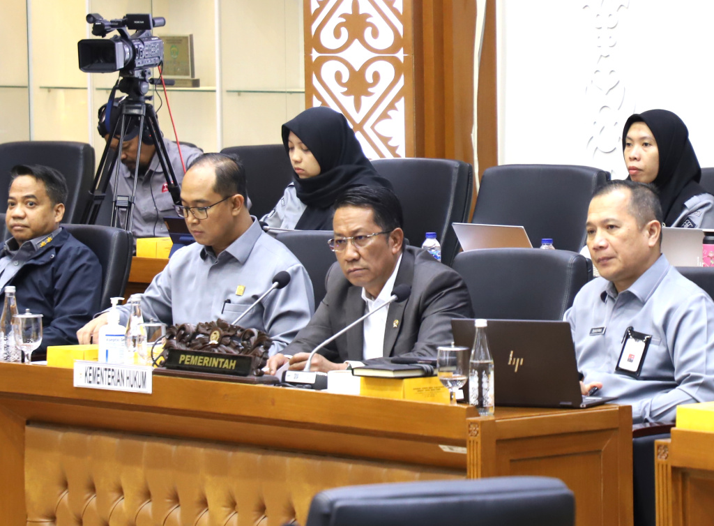 Baleg DPR dan Menteri Hukum Supratman Andi Agtas gelar rapat membahas RUU Perampasan Aset (Ashar/SinPo.id)